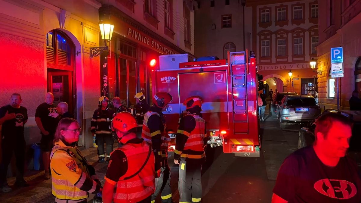 V centru Prahy v noci hořelo v hudebním klubu